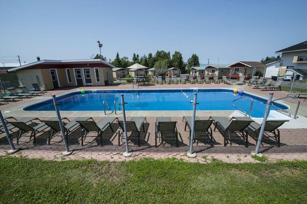 Days Inn By Wyndham Riviere-Du-Loup Bagian luar foto