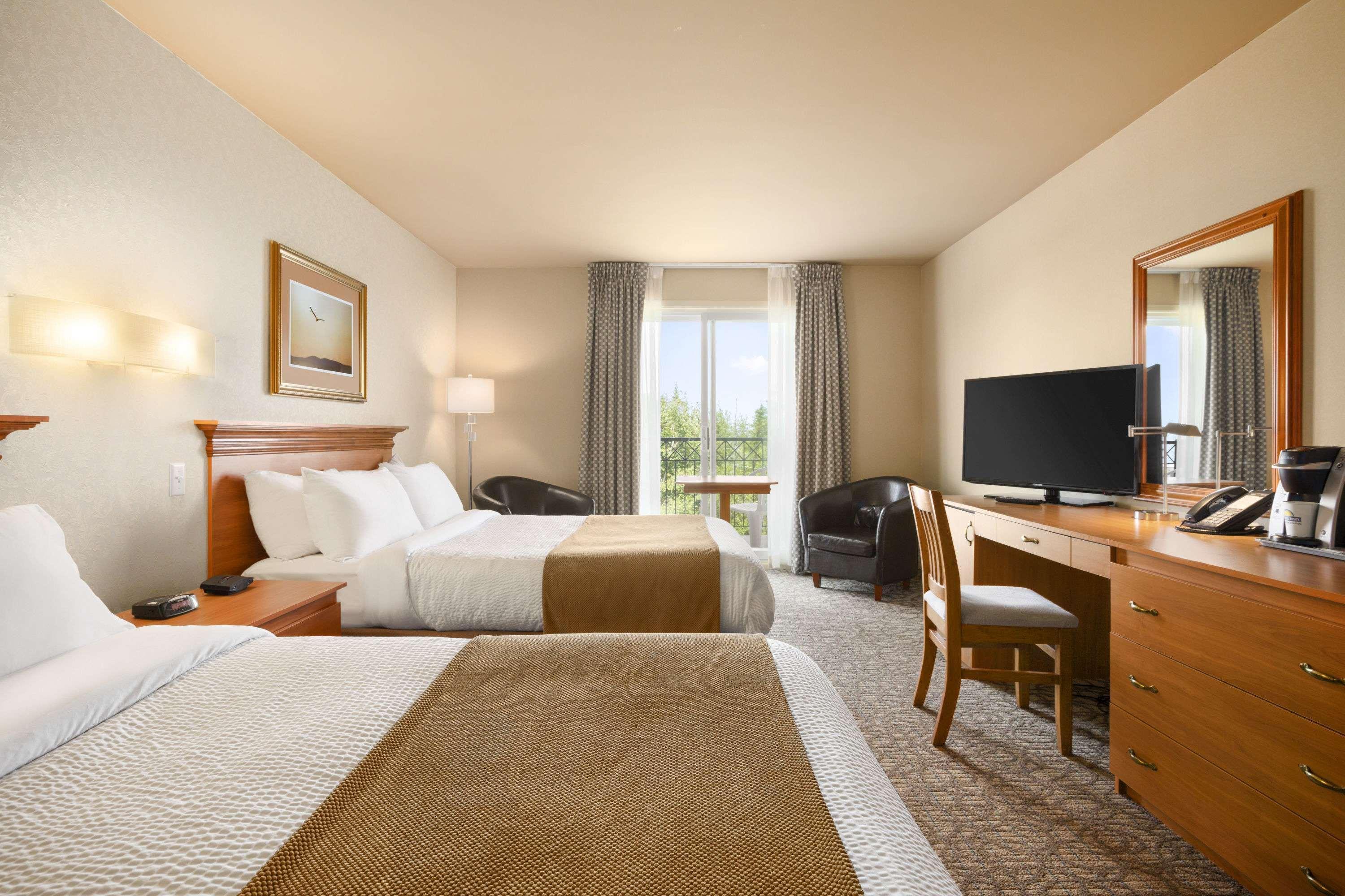 Days Inn By Wyndham Riviere-Du-Loup Bagian luar foto