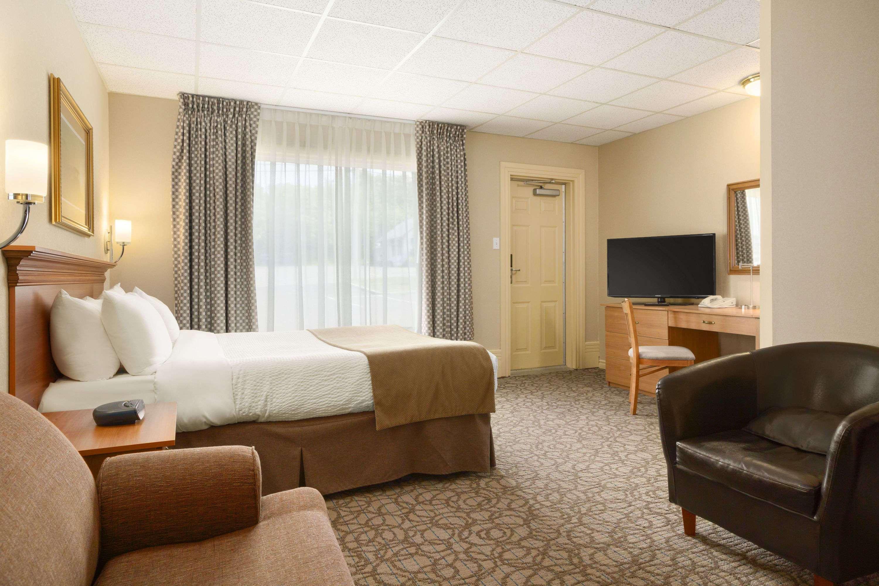 Days Inn By Wyndham Riviere-Du-Loup Bagian luar foto