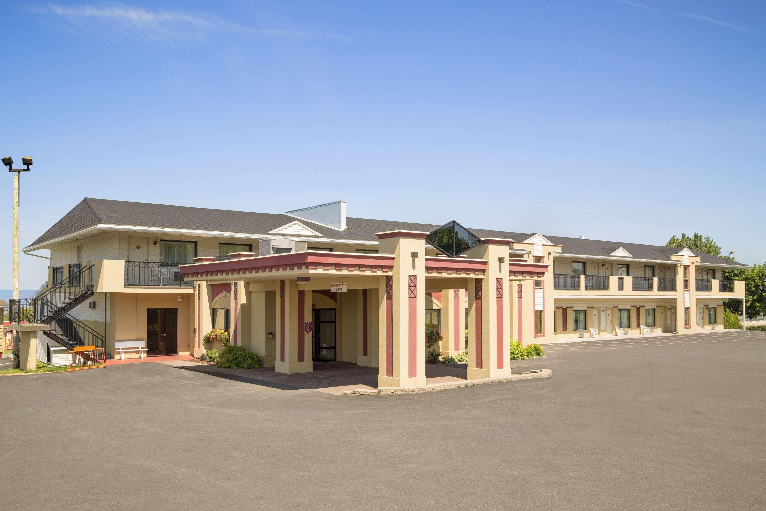 Days Inn By Wyndham Riviere-Du-Loup Bagian luar foto