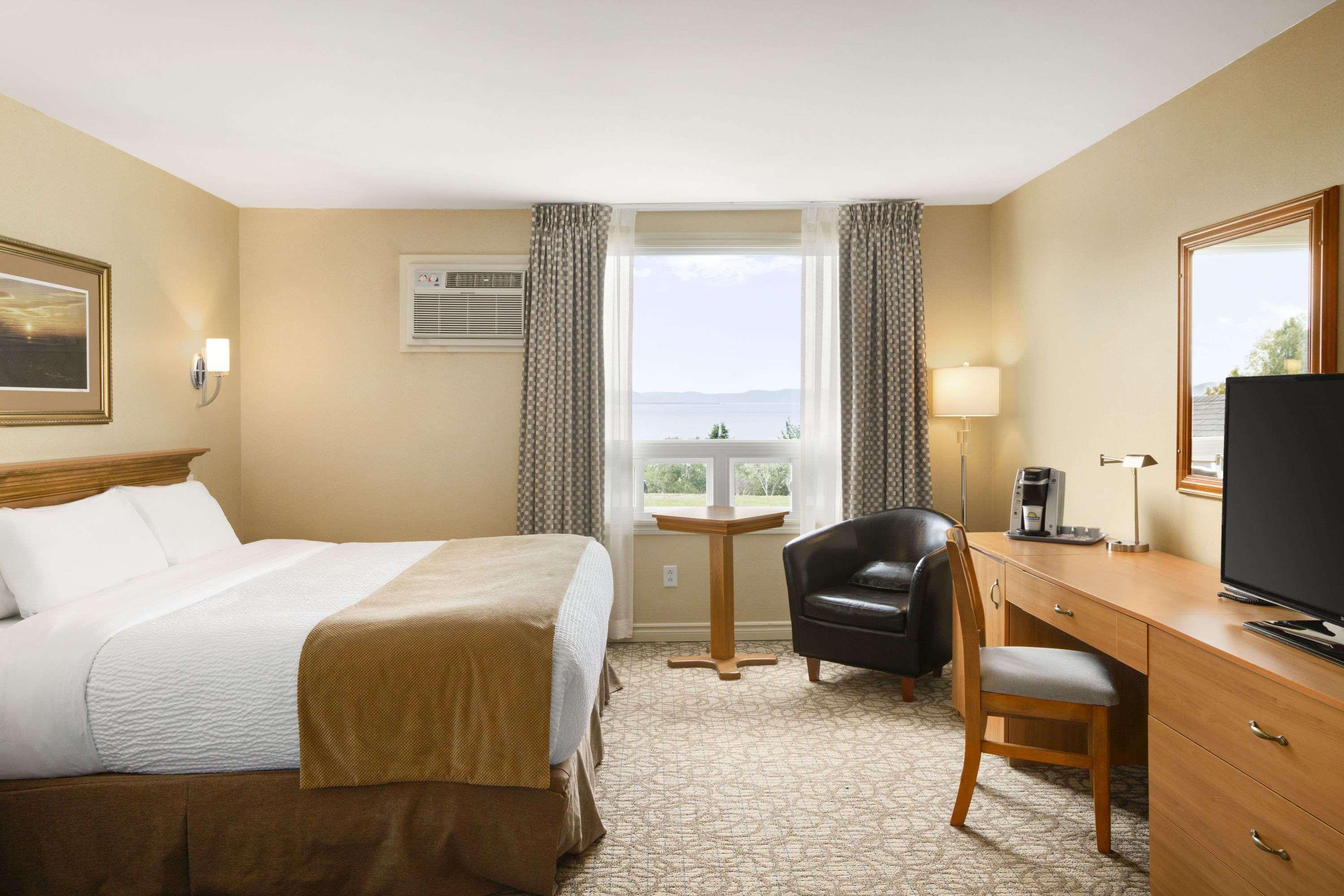 Days Inn By Wyndham Riviere-Du-Loup Bagian luar foto