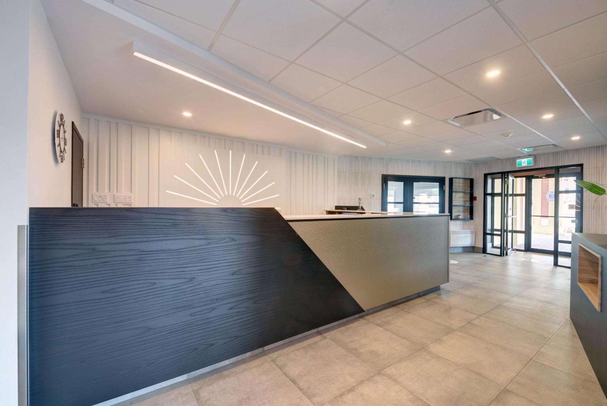 Days Inn By Wyndham Riviere-Du-Loup Bagian luar foto