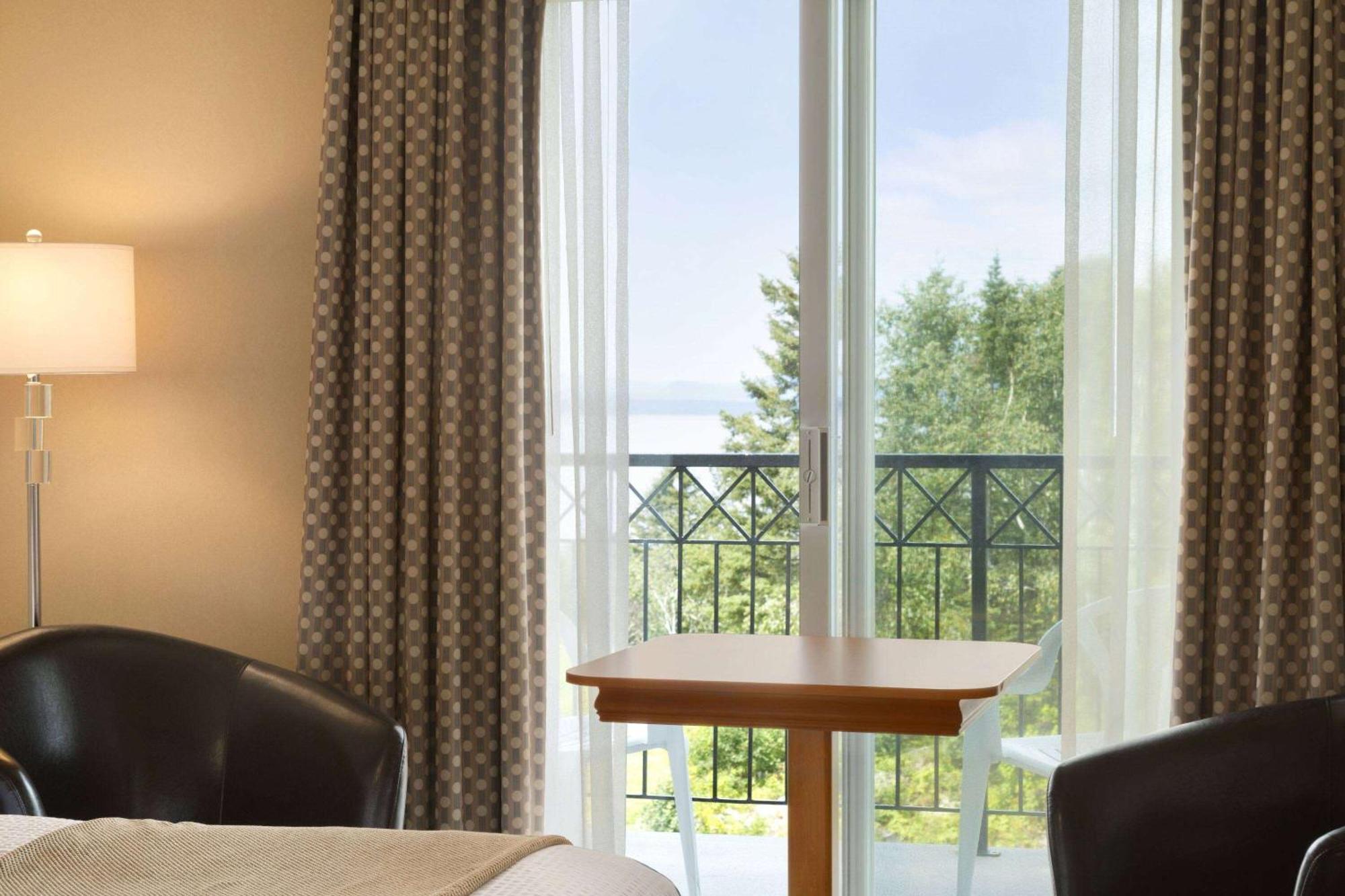 Days Inn By Wyndham Riviere-Du-Loup Bagian luar foto