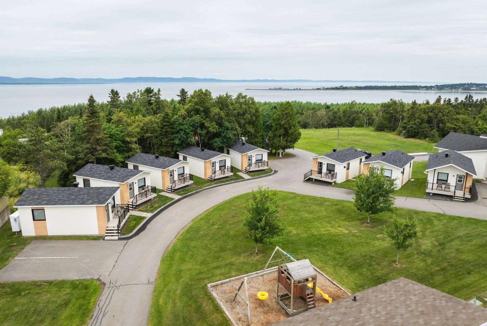 Days Inn By Wyndham Riviere-Du-Loup Bagian luar foto