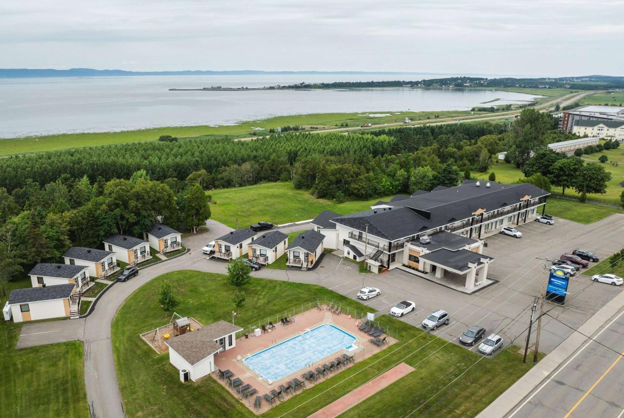 Days Inn By Wyndham Riviere-Du-Loup Bagian luar foto