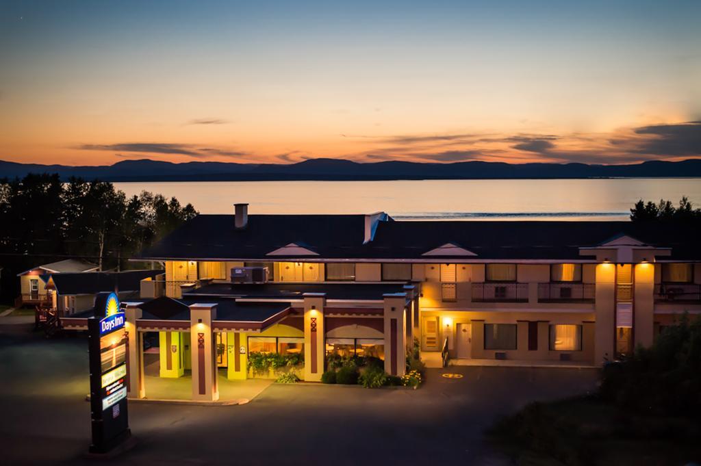Days Inn By Wyndham Riviere-Du-Loup Bagian luar foto